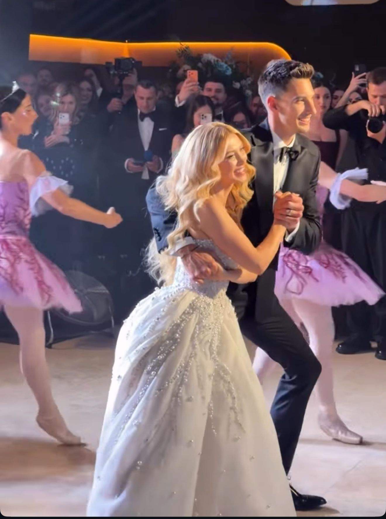 Andreea Bălan și Victor Cornea dansează
