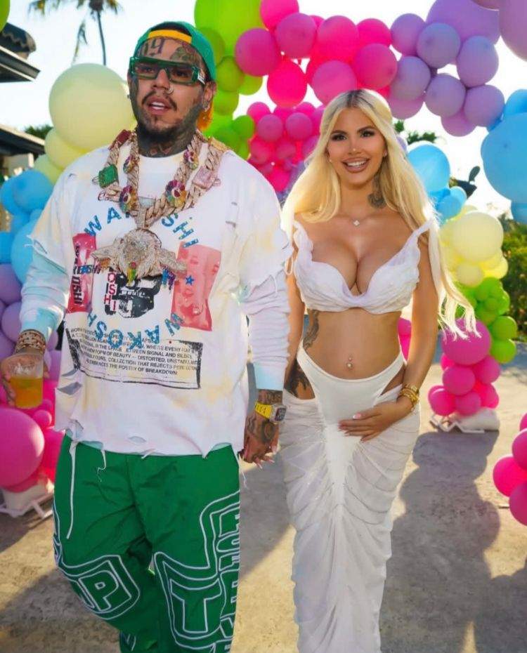 6ix9ine alături de iubita lui