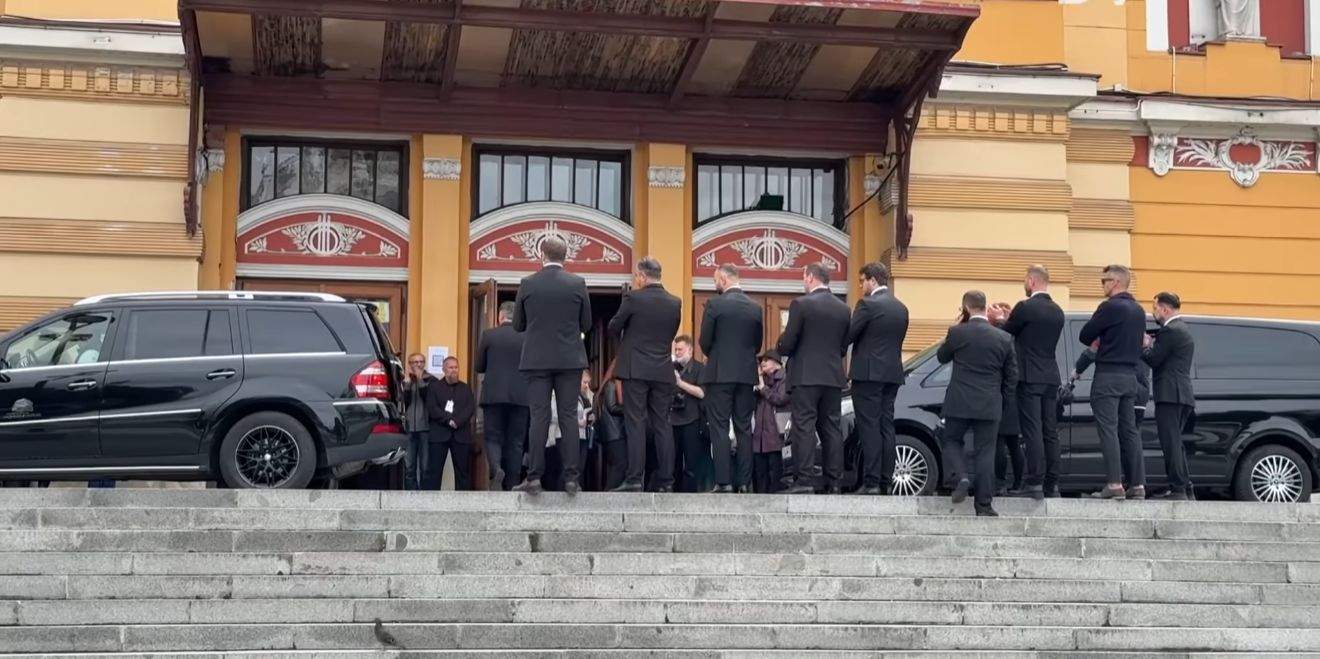 Sicriul cu trupul lui Ioan Isaiu, transportat la Dej