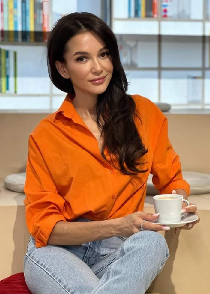 ruxandra luca cu o cafea in mana