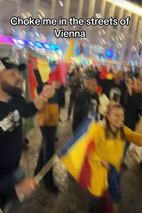 Imagini virale cu susținătorii Alexandrei Căpitănescu la Eurovision. Ce a făcut un grup de români pe străzile din Viena