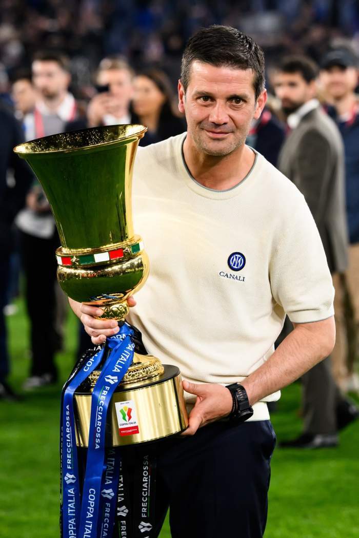 Cristi Chivu, cu trofeul