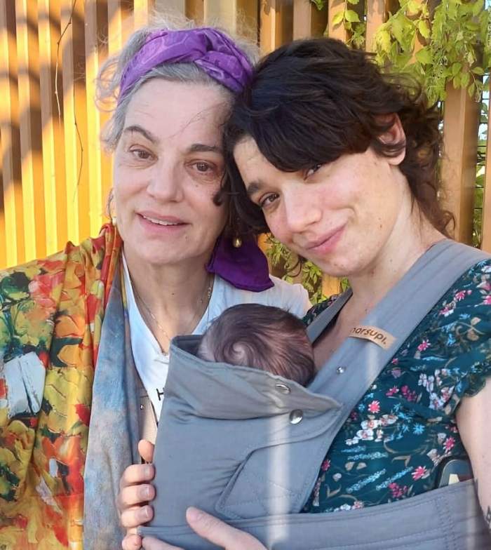 Cabiria Morgenstern și fiul ei, alături de mama ei