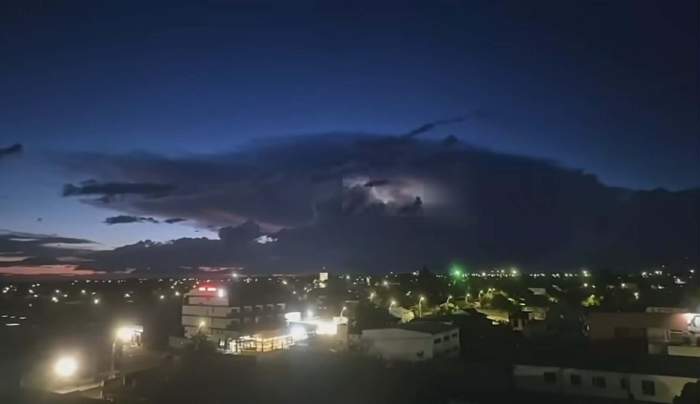 tunete și fulgere