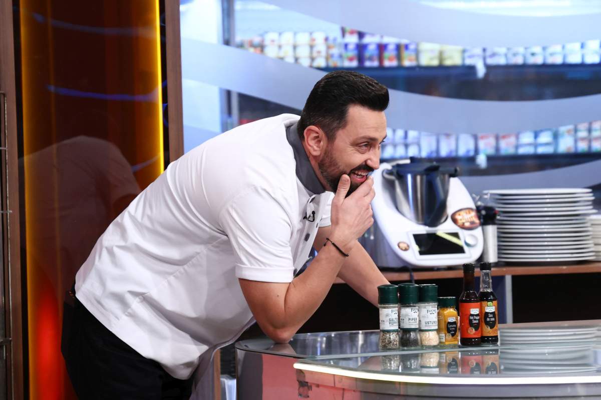 Confruntare memorabilă, diseară, la Chefi la cuțite: concurenții gătesc legați la mâini într-o bătălie culinară cu rețete virale din filme celebre