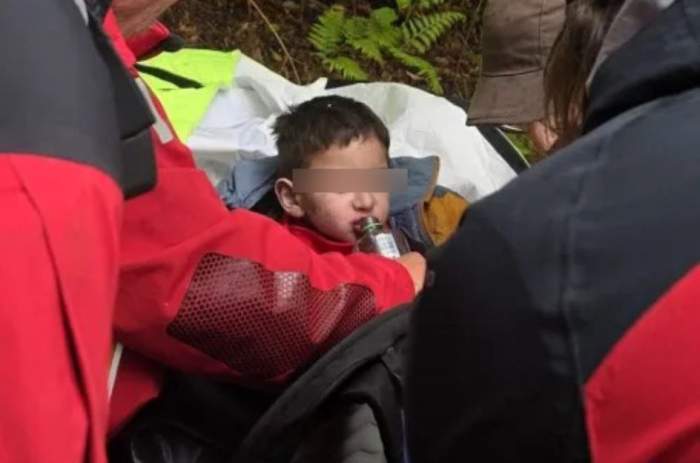 Noi informații despre copilul care a stat 48 de ore în pădure, în Sibiu. Ce se întâmplă cu micuțul Alexandru 