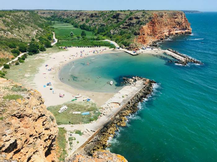 Tot mai mulți români aleg Bulgaria în vara 2026. Cât costă acum o vacanță la mare și de ce evită litoralul românesc