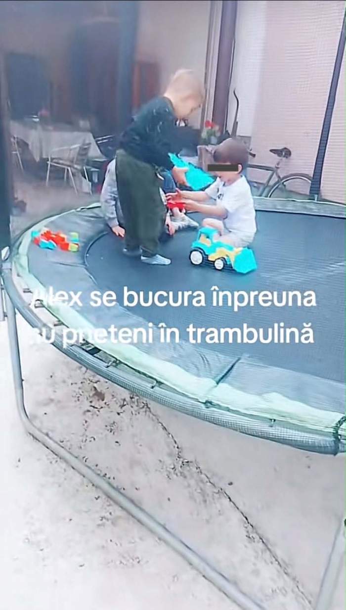 Primele imagini cu Alexandru, copilul care a stat 48 de ore în pădure, acasă. Cum l-a filmat tatăl său după ce a fost externat