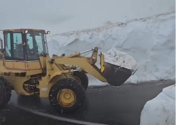 Imagini care te lasă fără cuvinte! Locul din România unde zăpada are peste cinci metri la mijlocul lunii mai 