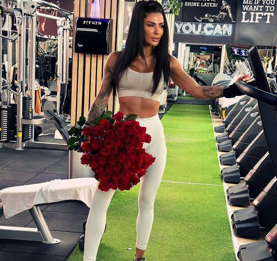 Alina Oprea la sala de fitness