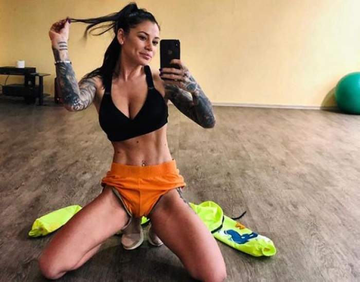 Roxana Vancea, poza in oglinda