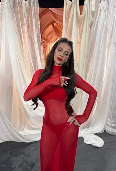 Andreea Banică s-a facut brunetă! Cum arată vedeta
