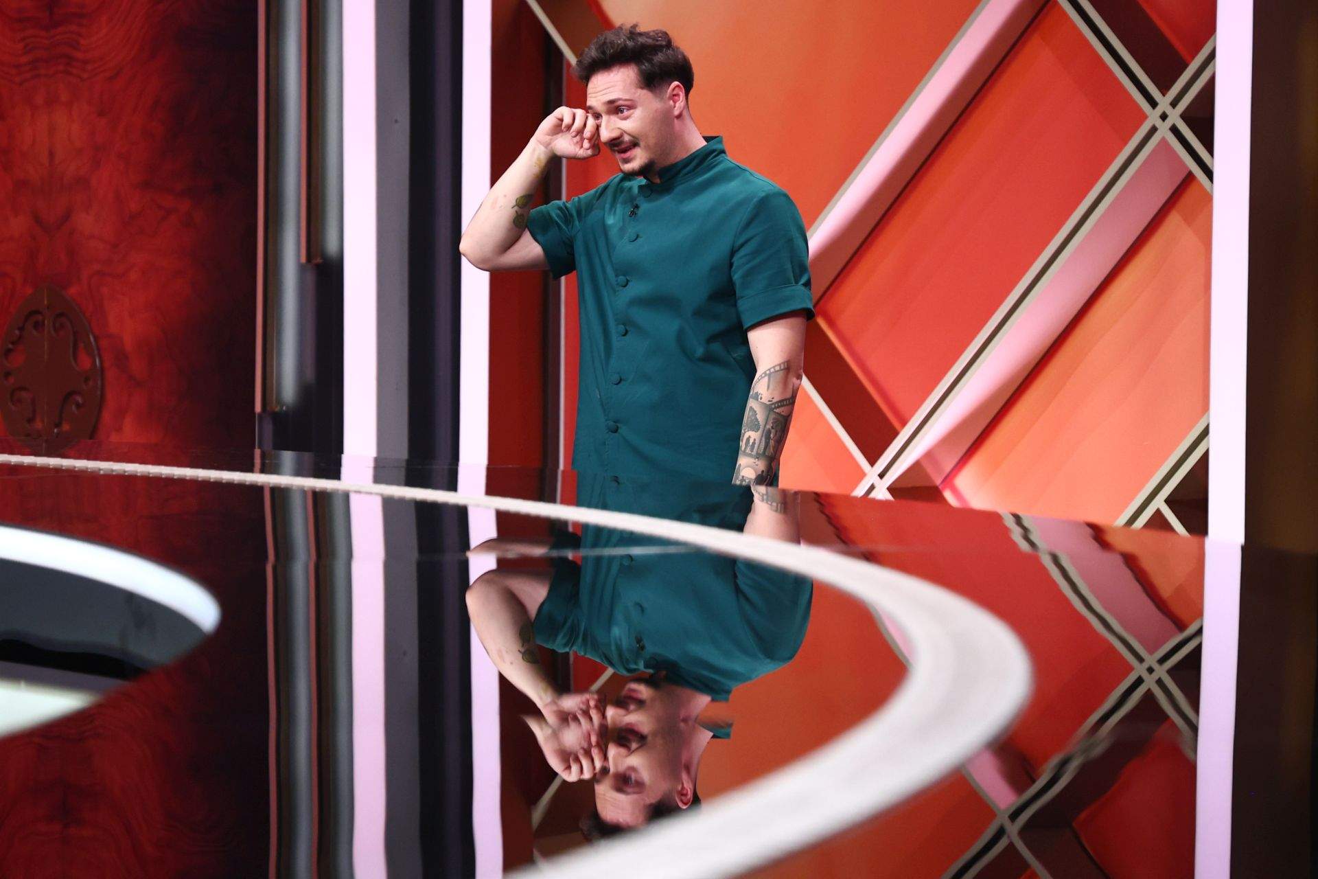 Record de audiență cu ediția Chefi la cuțite de ieri, care a stabilit semifinaliștii. Tunicile bej, conduse de Chef Ștefan, au intrat primele în Semifinală, câștigând ultimul battle