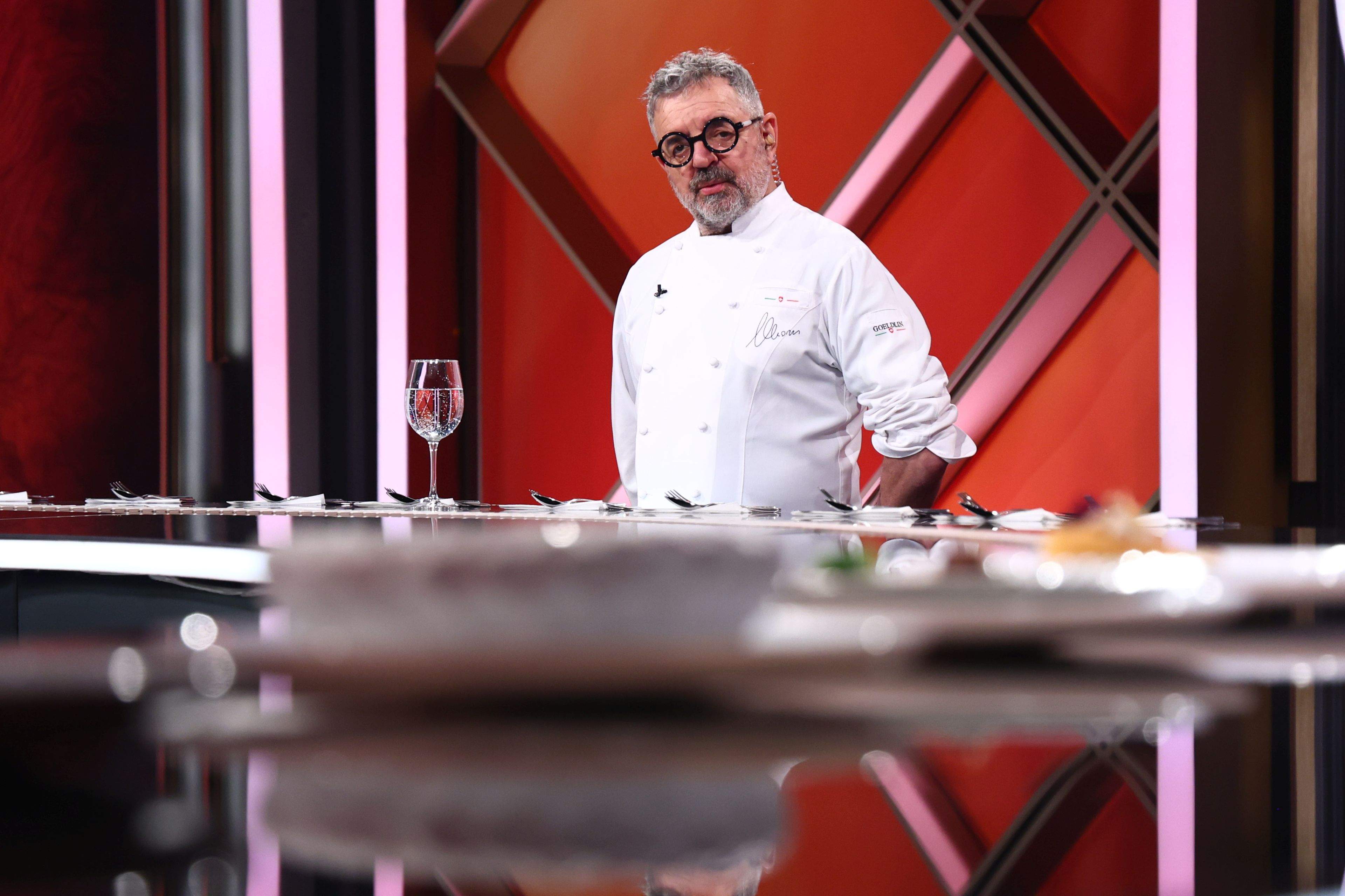 Premieră istorică la Chefi la cuțite: Chef-ul cu 3 stele Michelin Mauro Uliassi vine la jurizare, în Semifinala sezonului 17, pe 25 mai
