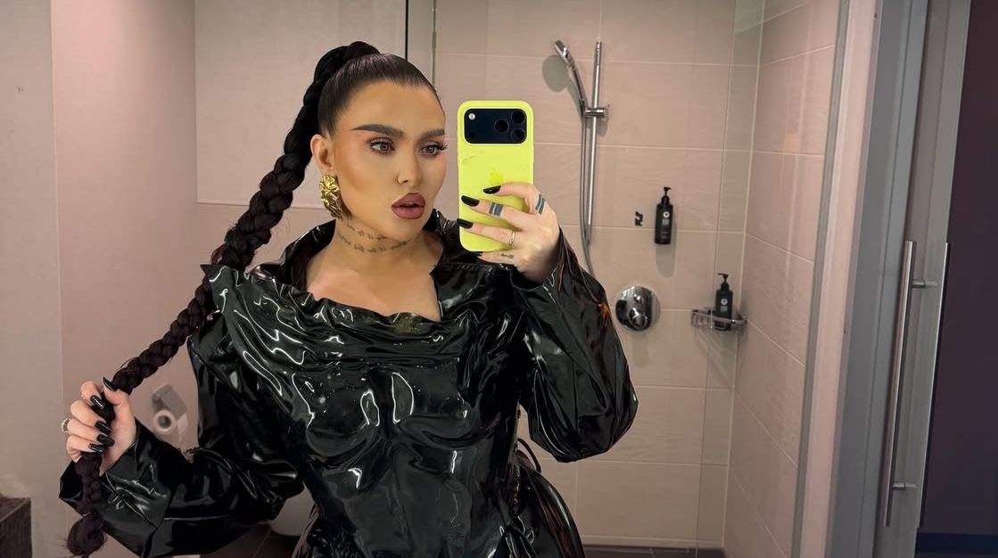 Oana Radu, în oglindă