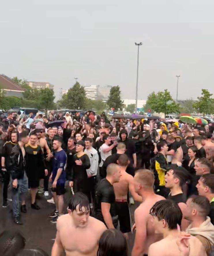 Fanii lui Max Korzh dansează