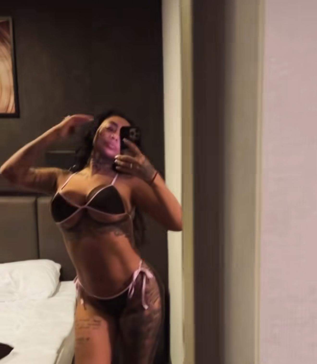 Naba Salem sexy