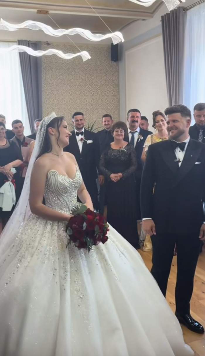 Nuntă mare în showbiz! O îndrăgită cântăreață de la noi s-a căsătorit! Rochia ei de mireasă e spectaculoasă | FOTO