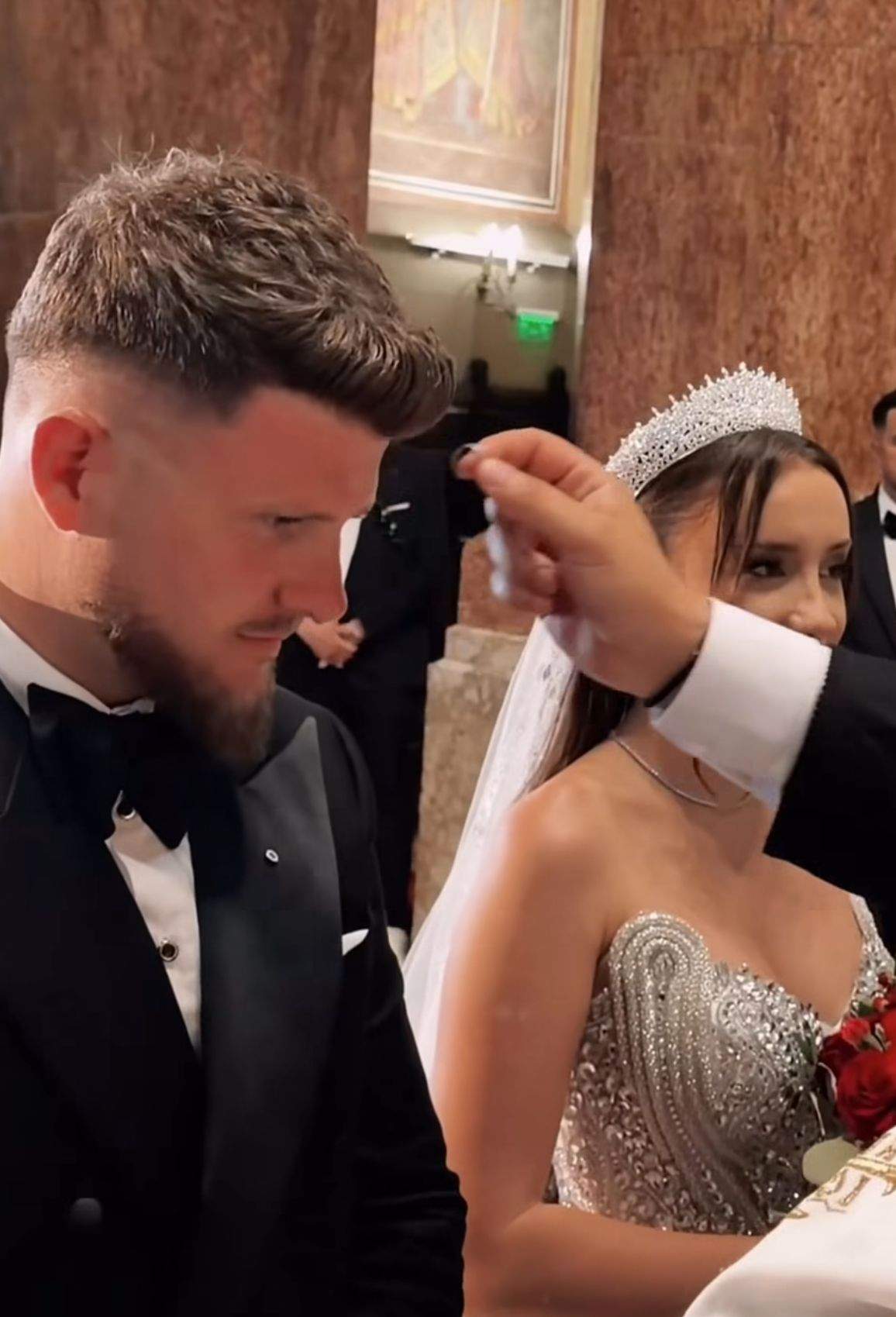 Imagini cu Alexandra Cotruș direct din biserică! Cântăreața și soțul ei s-au cununat religios | FOTO