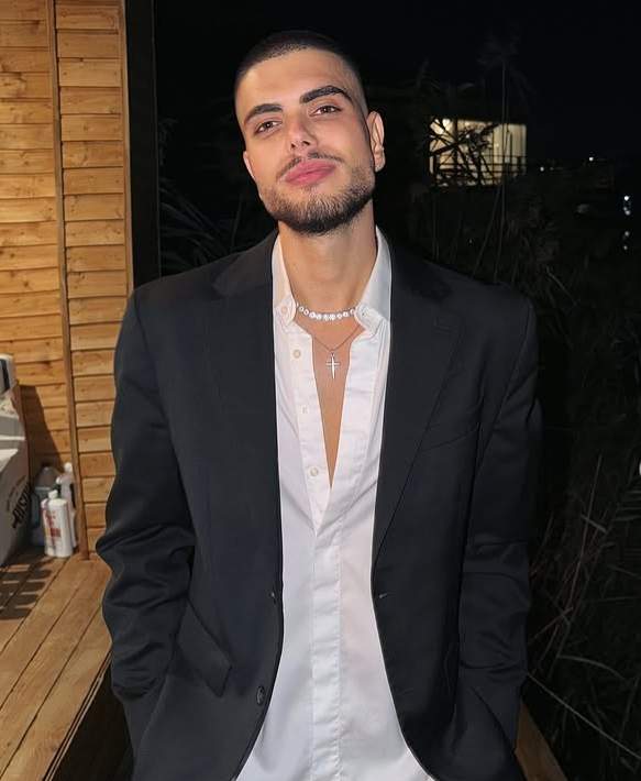 andrei banuta la costum