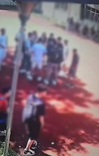Incident șocant la un liceu din București! Un elev a fost bătut. De la ce a pornit totul. Poliția Capitalei a intervenit