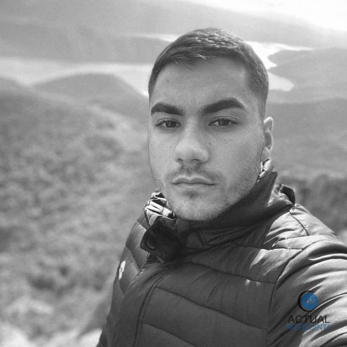 Imagini sfâșietoare de la înmormântarea lui Alex, pompierul de 22 de ani care a murit în accident. Gestul emoționant făcut de prietenii lui