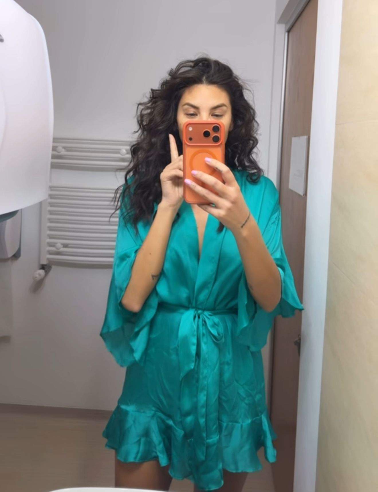 Ramona Olaru în halat