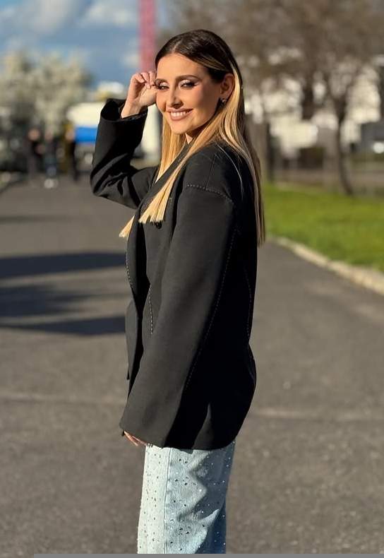 alina sorescu pe o strada