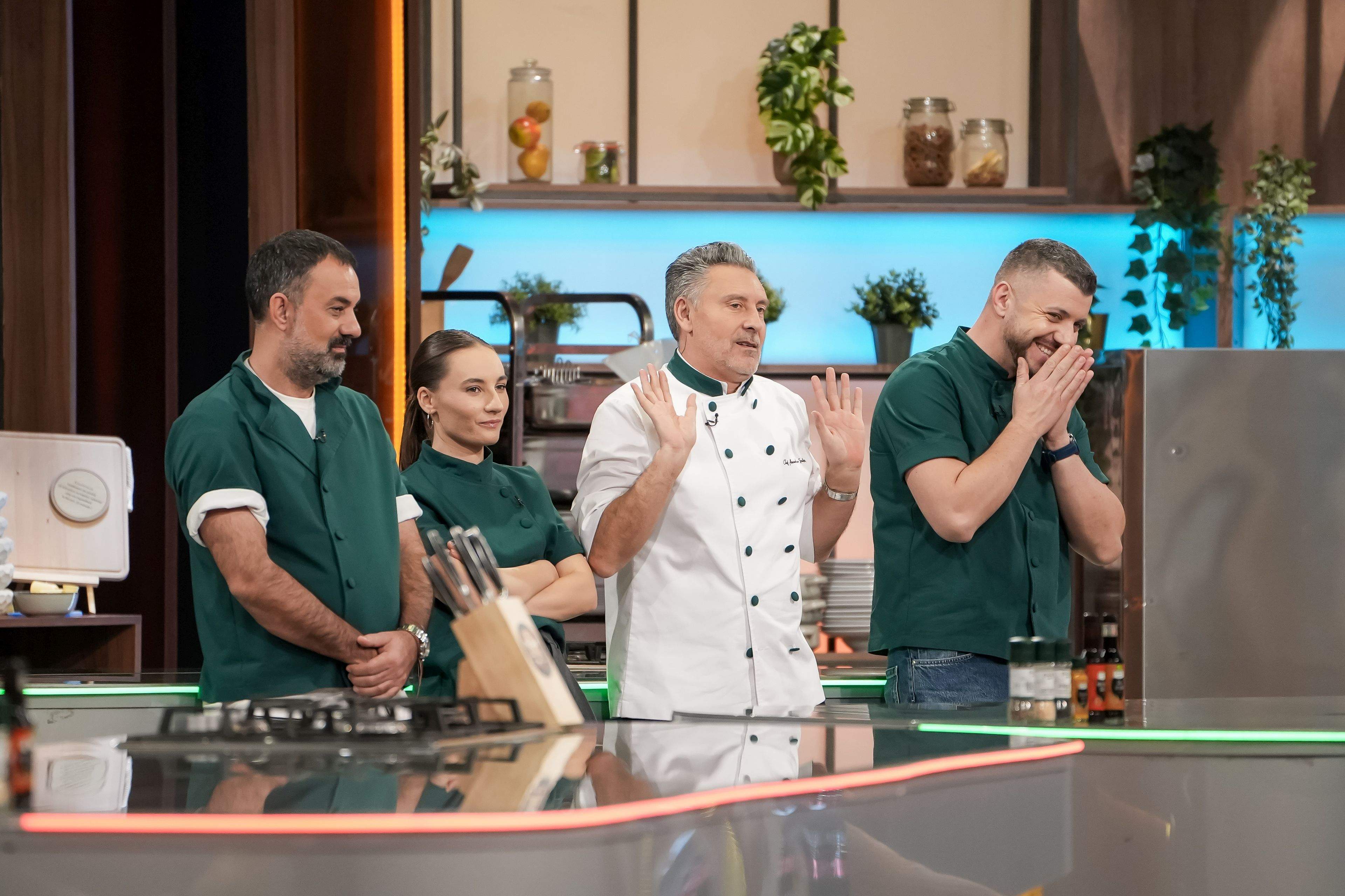 Jurații Chefi la cuțite intră în cea de-a zecea confruntare culinară. Situație tensionată diseară: o concurentă vrea să-și părăsească echipa!