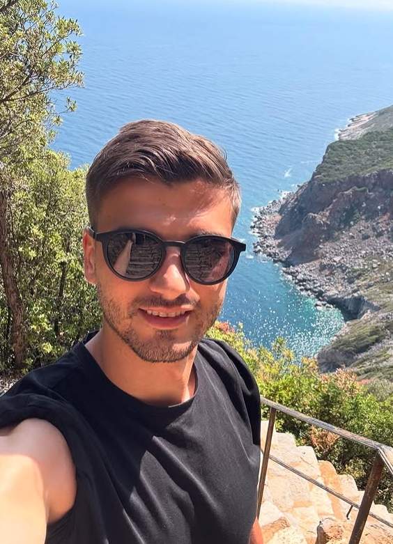 dragos nedelcu selfie in vacanta