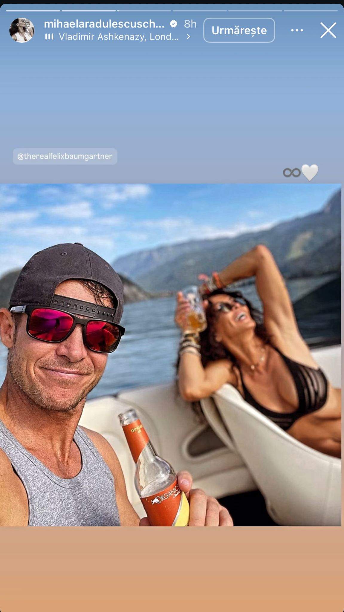 Mihaela Rădulescu, în costum de baie, alături de partenerul ei