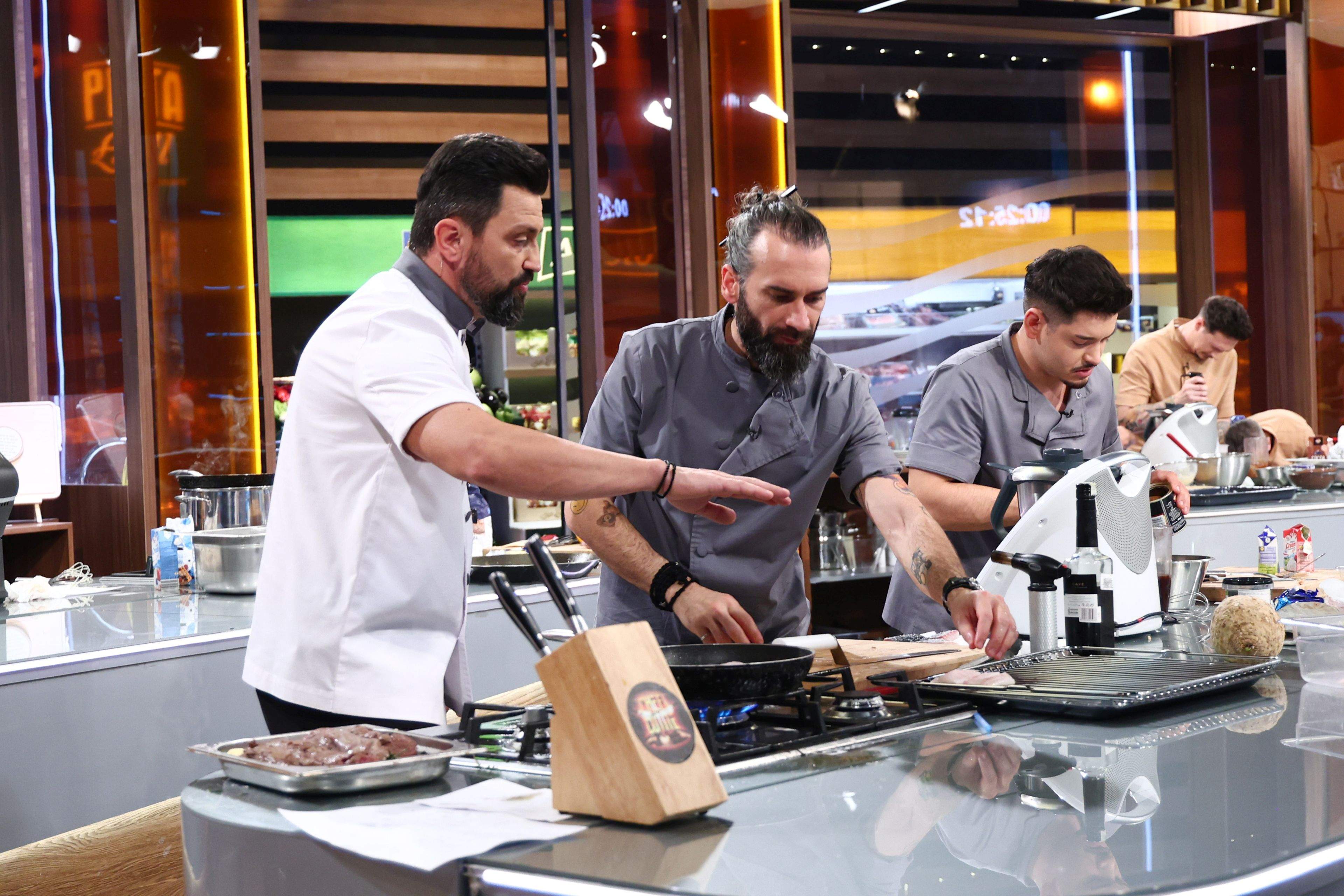Chefi la cuțite, lider de audiență. Ionela Românianu a abandonat competiția, iar Bianca Podosu a fost eliminată. Diseară, Chef Sautner aruncă-n joc o amuletă surprinzătoare
