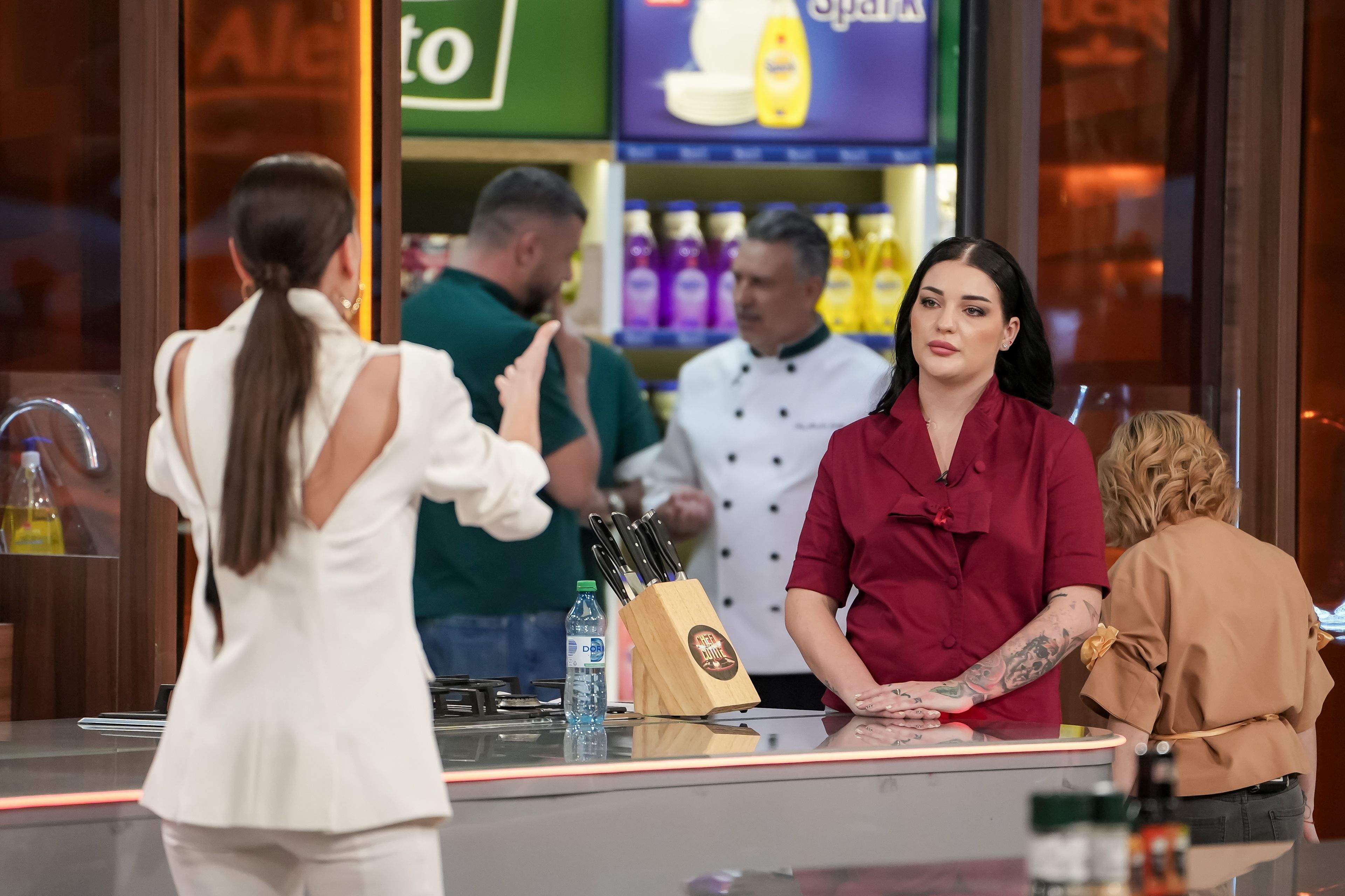 Chefi la cuțite, lider de audiență. Ionela Românianu a abandonat competiția, iar Bianca Podosu a fost eliminată. Diseară, Chef Sautner aruncă-n joc o amuletă surprinzătoare