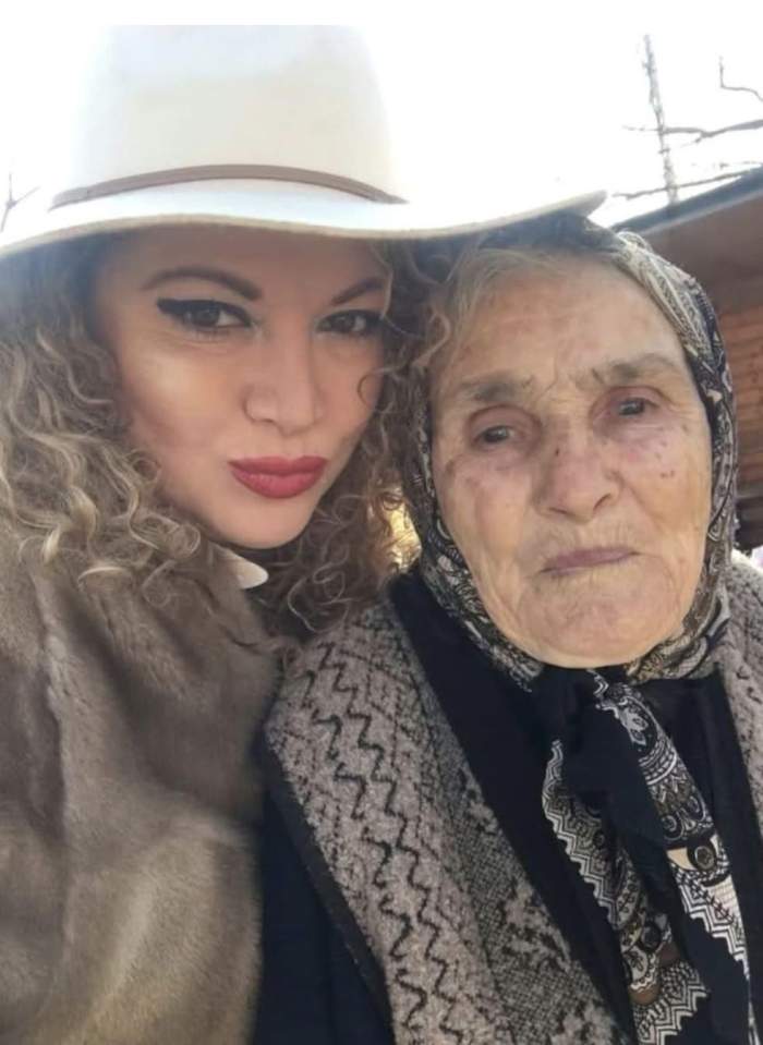 Oana Lis, alături de bunica ei