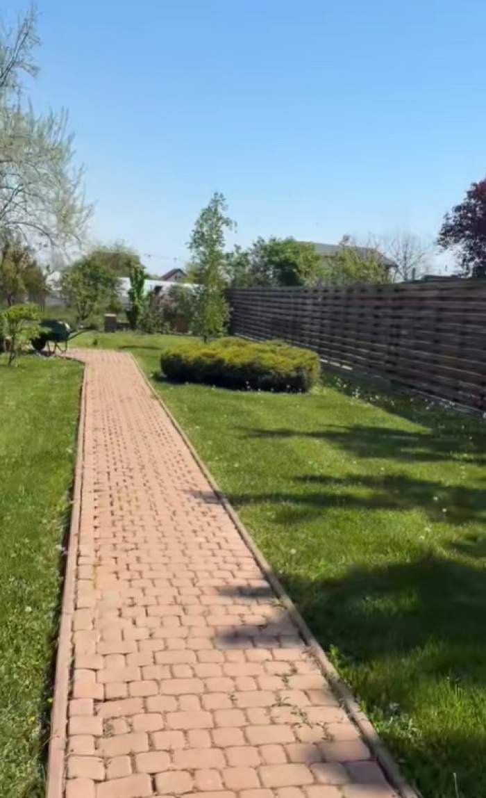 Cum arată grădina Ioanei Ginghină. Actrița a făcut turul în costum de baie