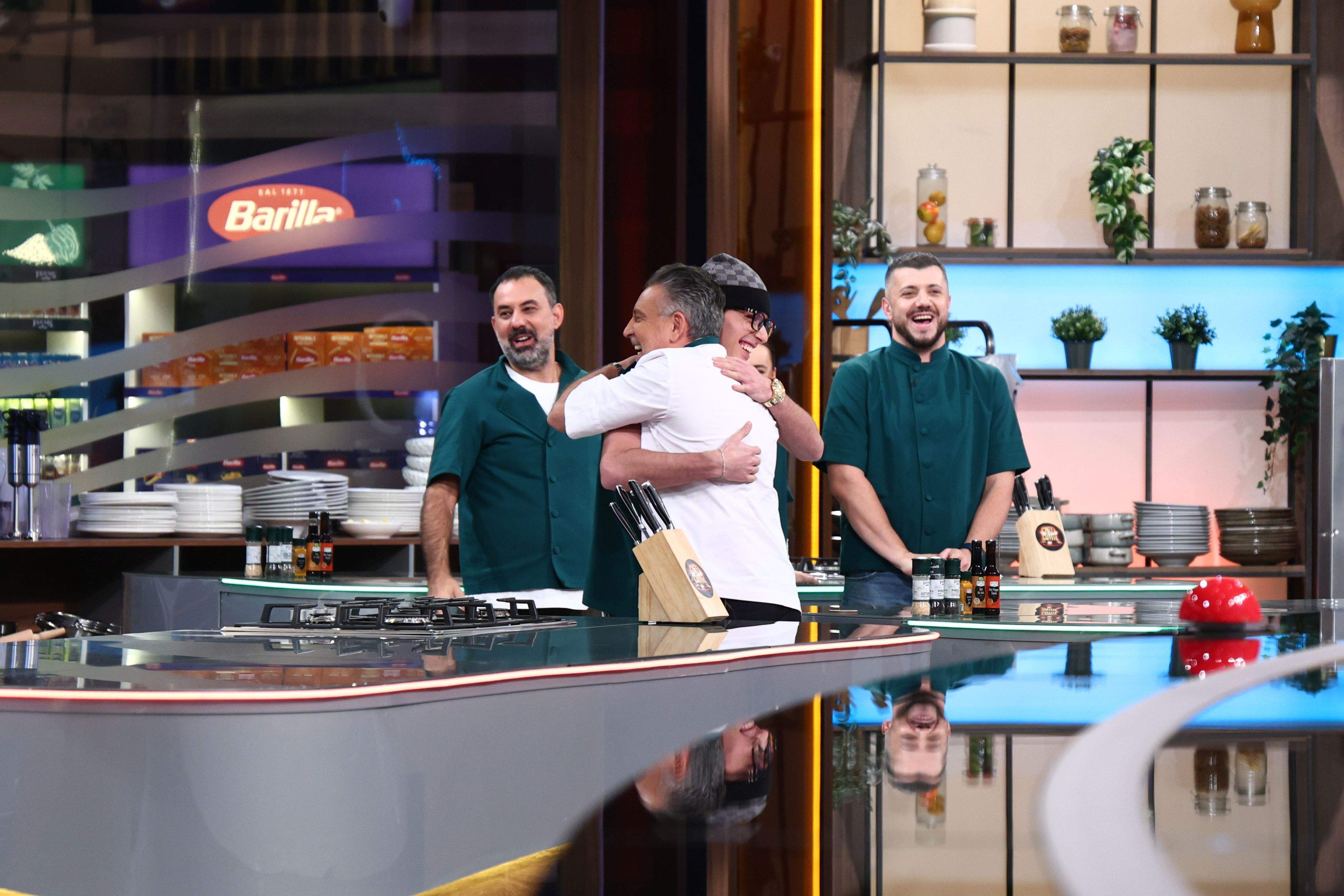 Chefi la cuțite, lider de audiență. Victorie pentru echipa verde ieri seară! Chef Ștefan face diseară un schimb de concurenți care naște tensiuni puternice