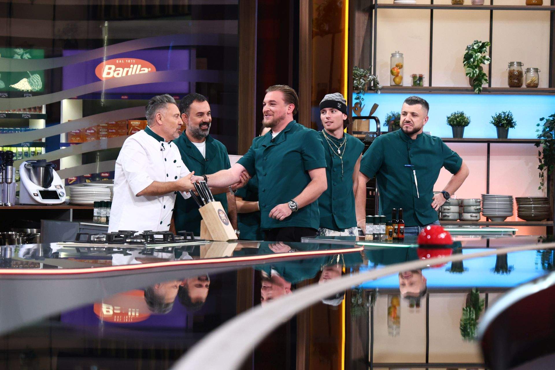 Chefi la cuțite, lider de audiență. Echipa bej, condusă de Chef Ștefan, a câștigat ieri battle-ul, iar Chef Sautner l-a salvat pe Florin Stamin de la eliminare