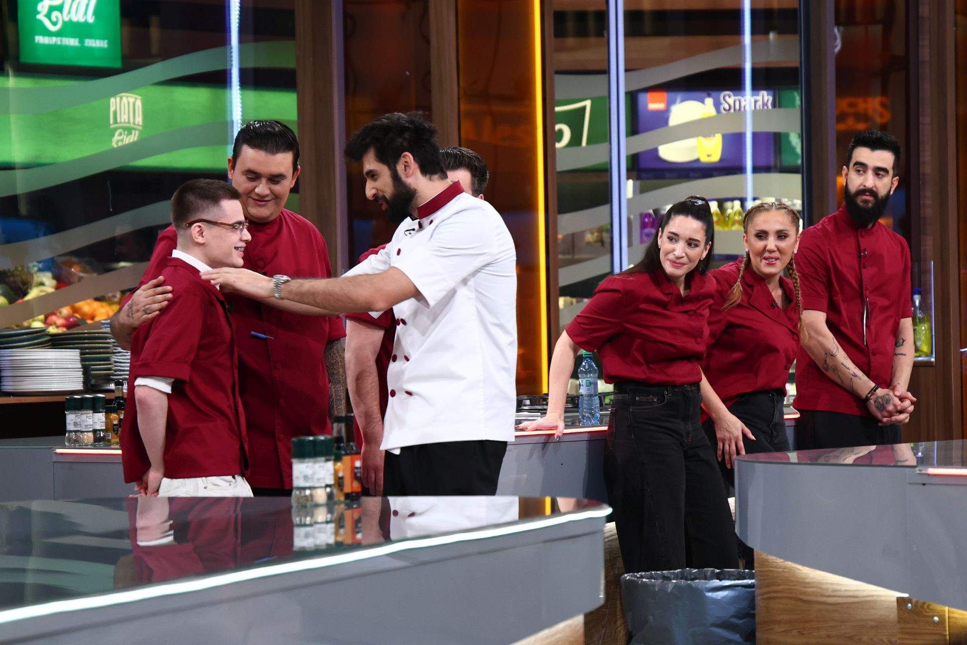 Chefi la cuțite, lider de audiență. Echipa bej, condusă de Chef Ștefan, a câștigat ieri battle-ul, iar Chef Sautner l-a salvat pe Florin Stamin de la eliminare