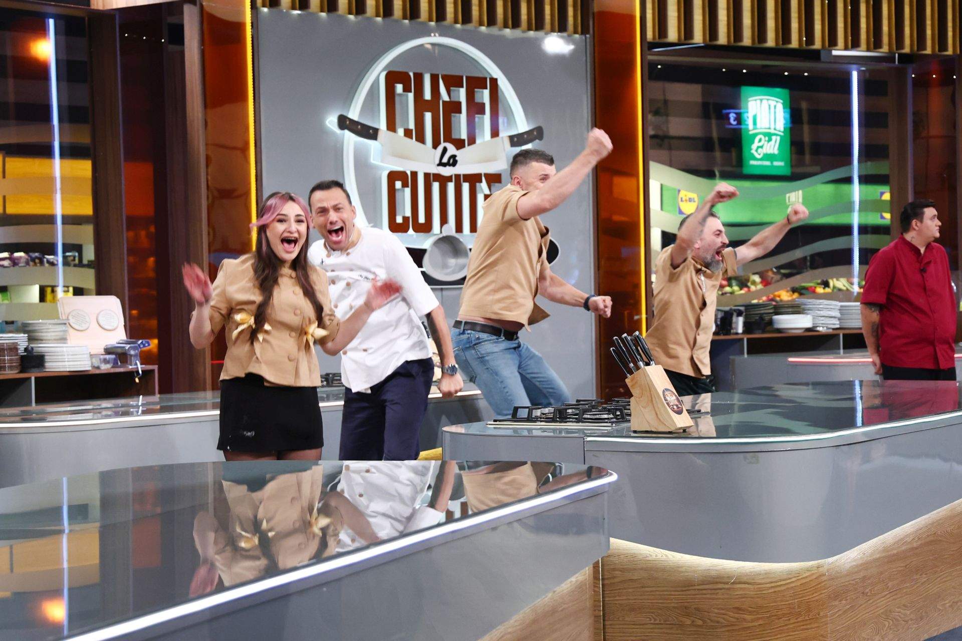 Chefi la cuțite, lider de audiență. Echipa bej, condusă de Chef Ștefan, a câștigat ieri battle-ul, iar Chef Sautner l-a salvat pe Florin Stamin de la eliminare