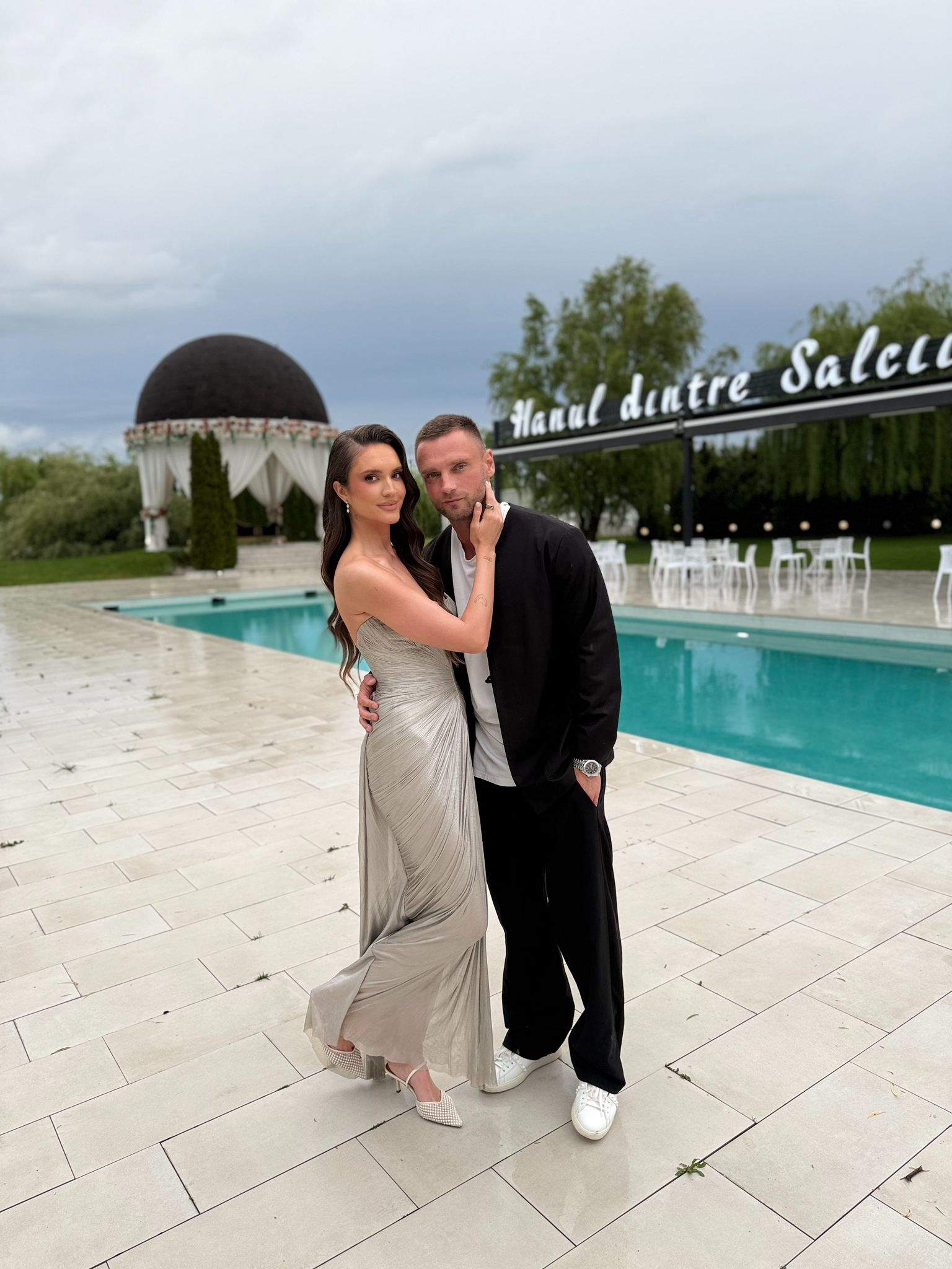 Ce frumoși sunt Iza și Cristi Vâlcan! Imagini de senzație cu fratele și cumnata lui Radu Vâlcan