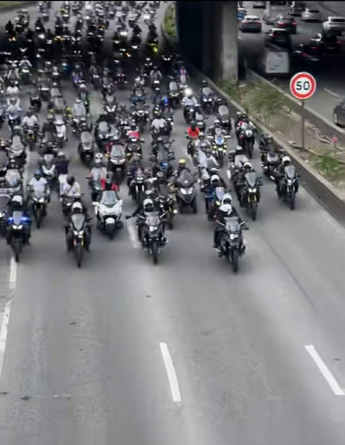 coloană de motociclete
