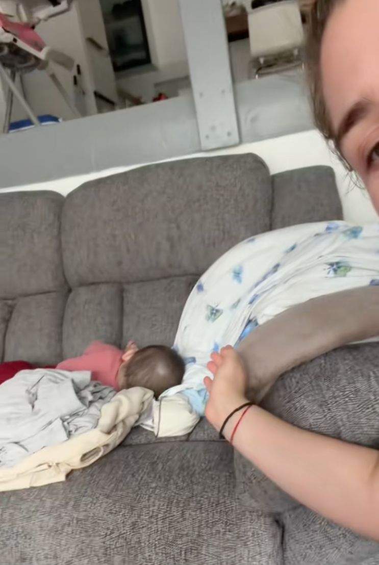 Alina Mădălina are un bebeluș în casă