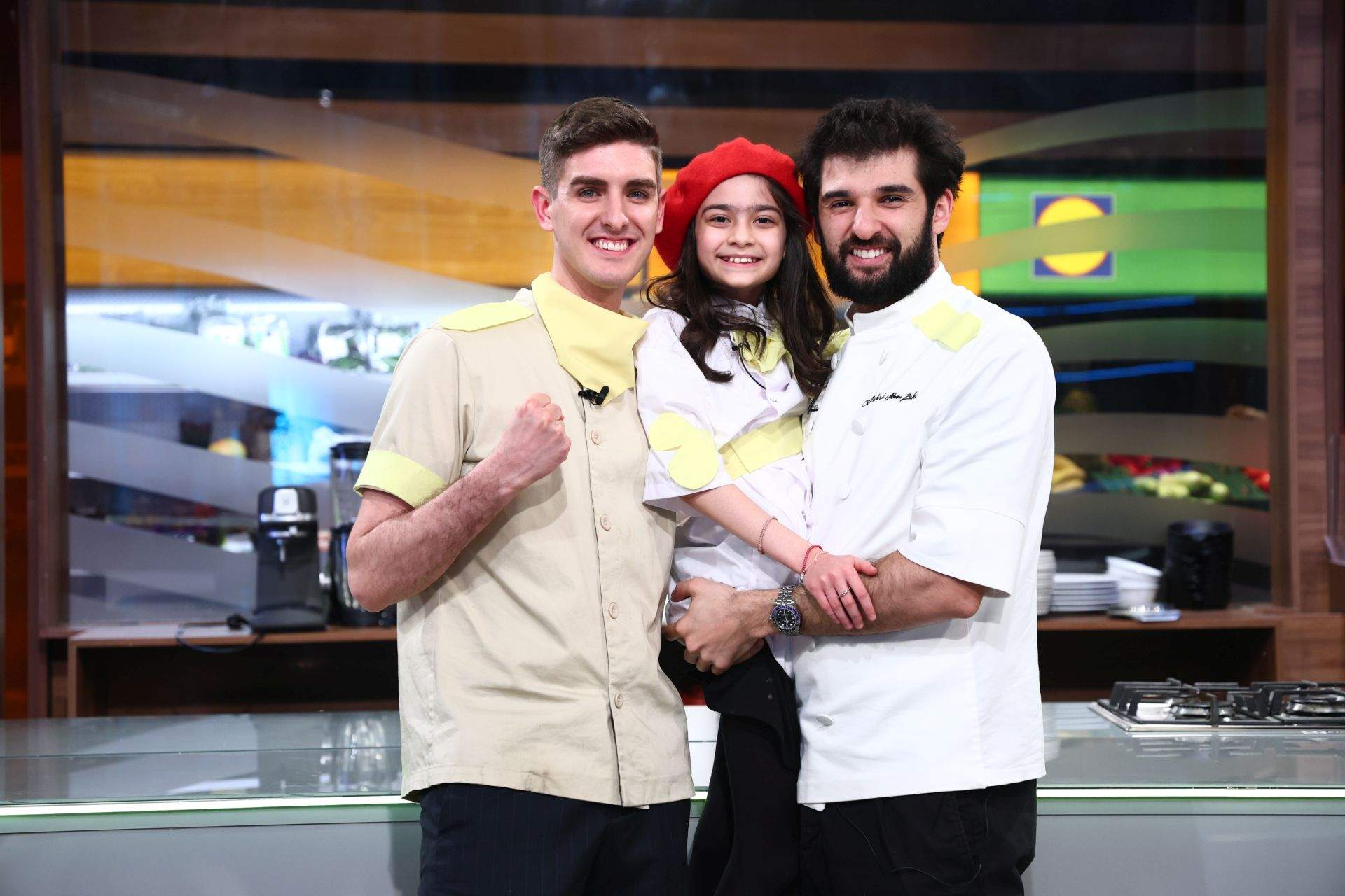 Diseară se desemnează câștigătorul sezonului juniorilor Chefi la cuțite – Viitorul are gust. Ei sunt cei patru concurenți care gătesc în cursa din Finală!
