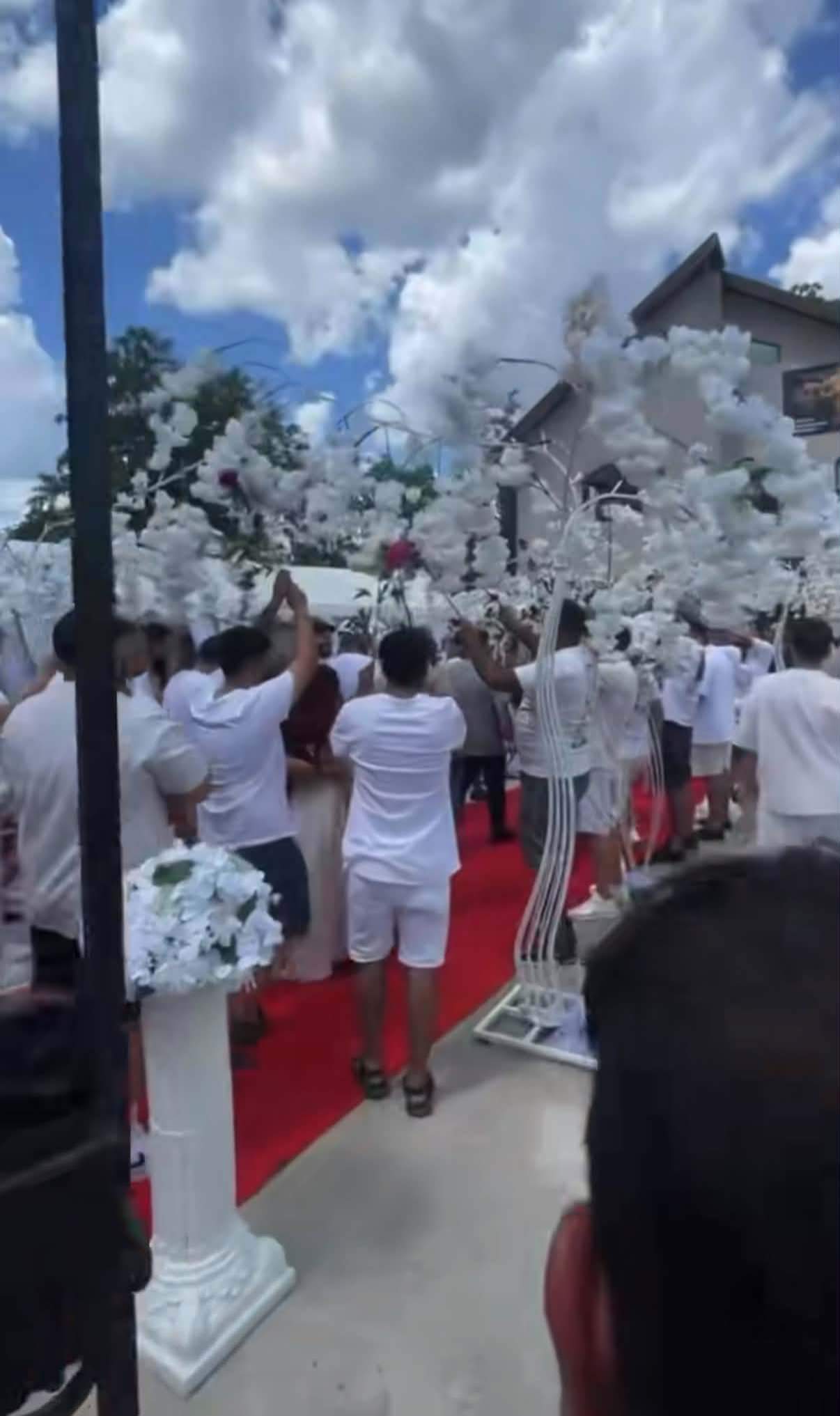 Imagini sfâșietoare de la priveghiul vărului lui Tzancă Uraganu. Familia și prietenii îl plâng pe Traian