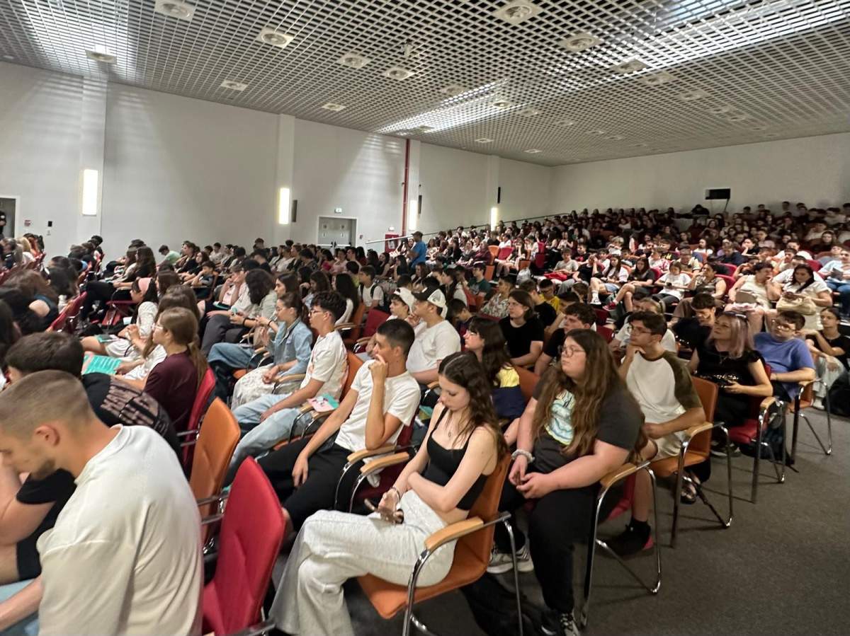 Avertisment înainte de sezonul festivalurilor: campania antidrog „Conștient, nu dependent” ajunge la mii de tineri