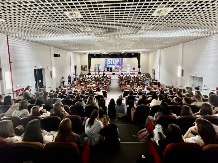 Avertisment înainte de sezonul festivalurilor: campania antidrog „Conștient, nu dependent” ajunge la mii de tineri