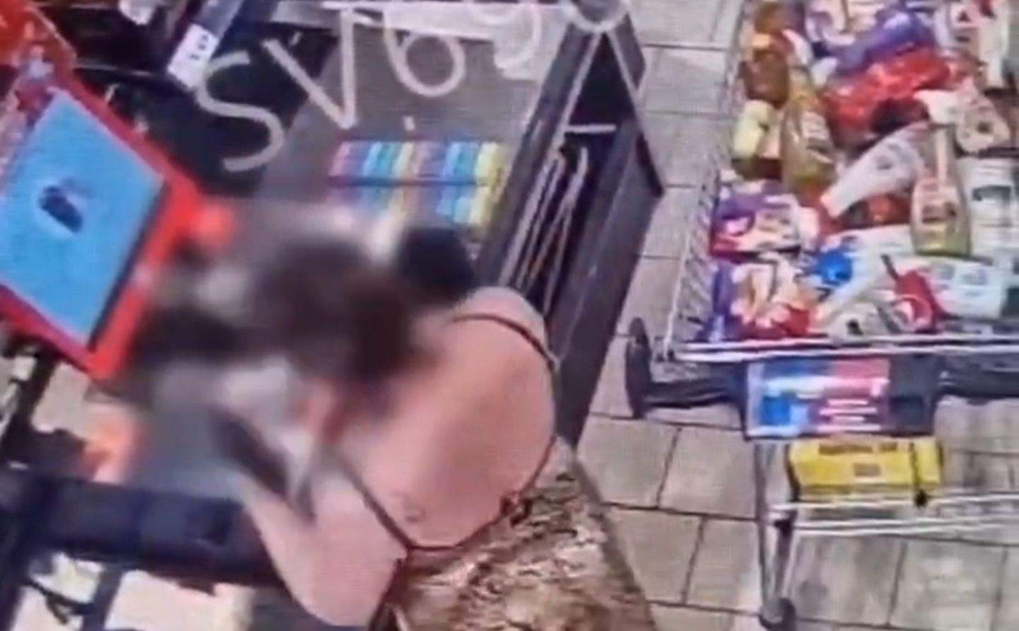 Femeia care a încercat să fure dintr-un supermarket