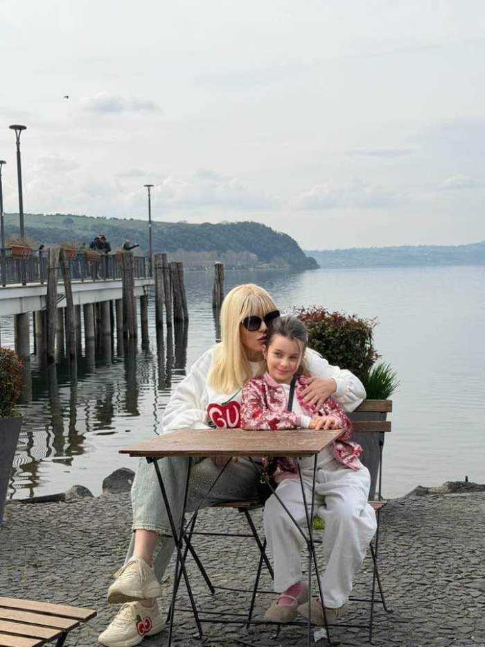 Elena Udrea, alături de fiica ei