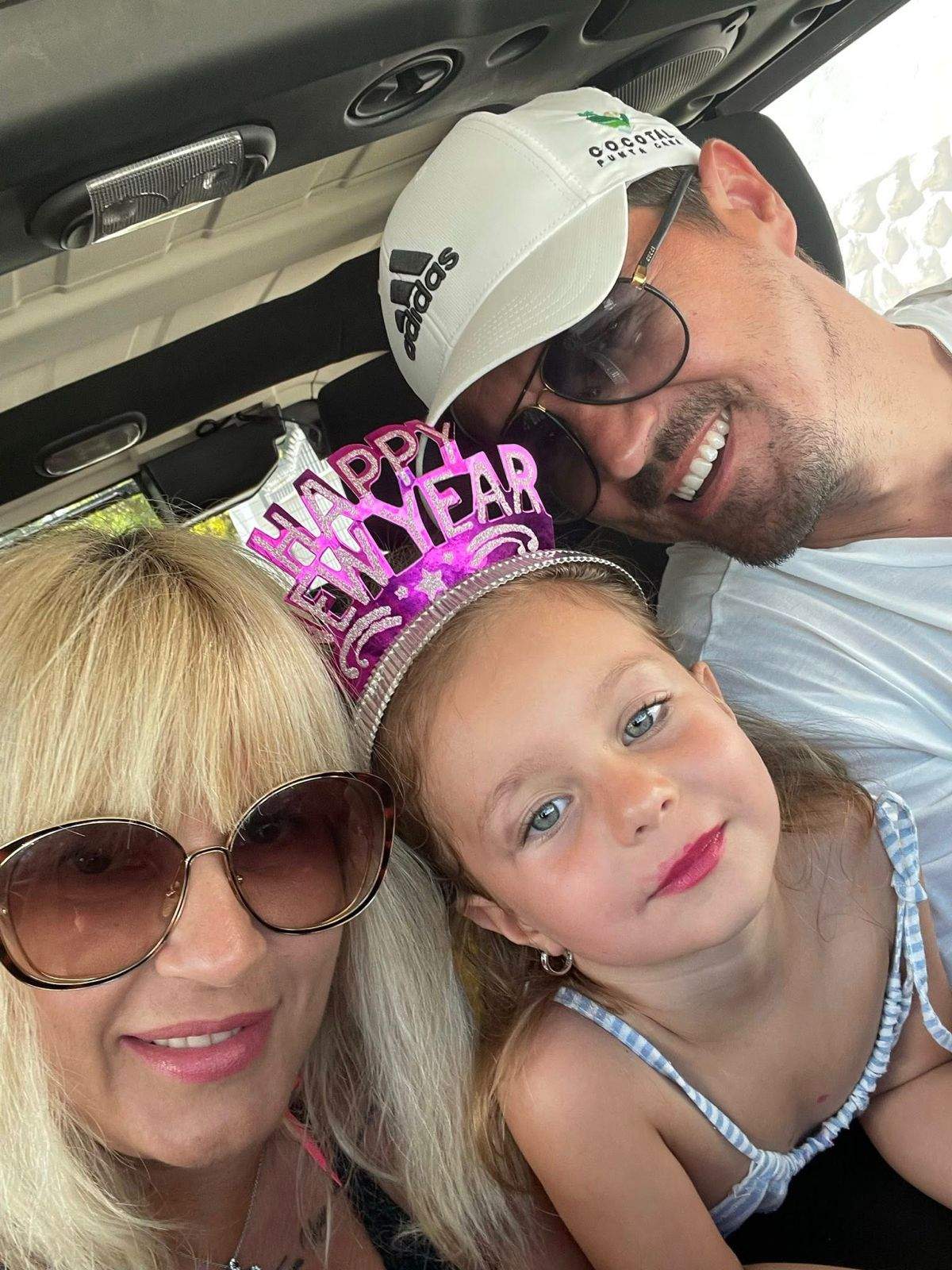 Selfie cu Elena Udrea, Adrian Alexandrov și fiica lor