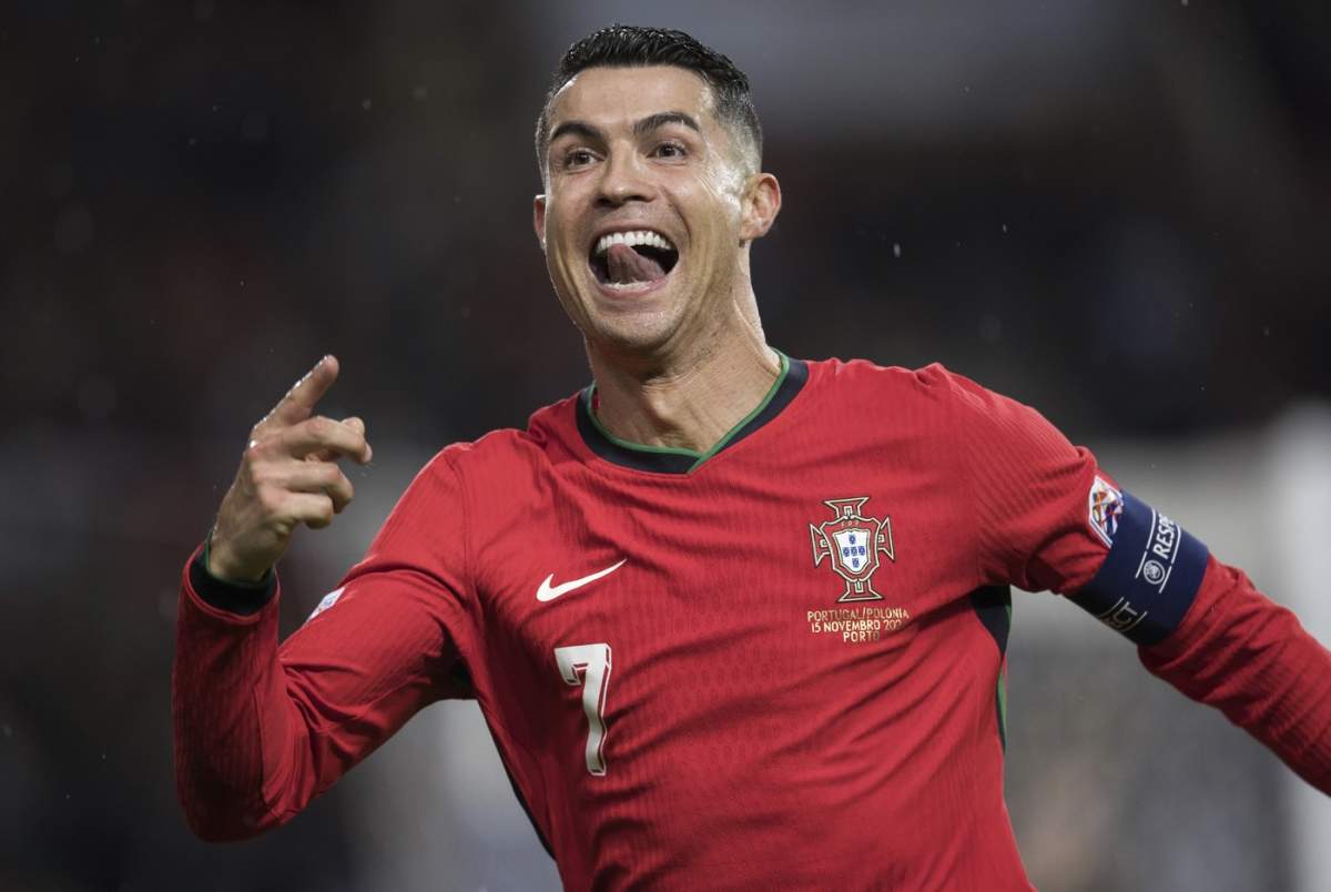 Meci de fotbal, Cristiano RONALDO CR7 Portugalia dreapta, rânjind în timpul încălzirii înainte de meci, Estadio do Dragao, Porto, Portugalia, Europa